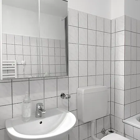 For Up To 6 Person With 4k Tv And Kitchen Apartment
