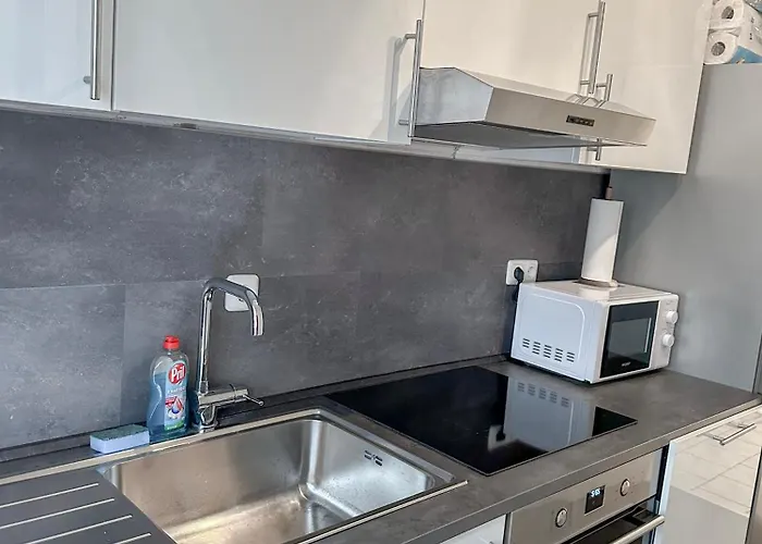 For Up To 6 Person With 4k Tv And Kitchen Apartment *